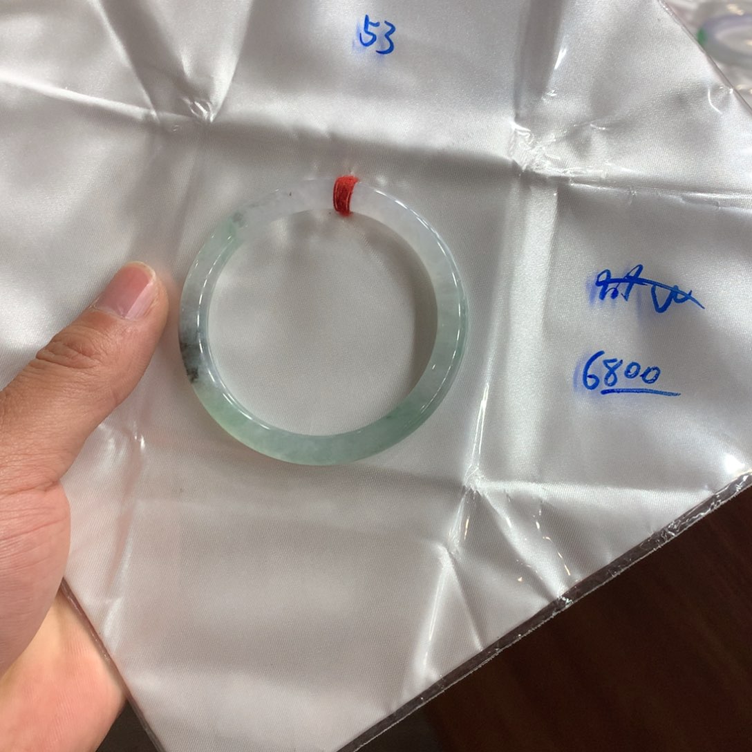 翡翠手镯未镶嵌翡翠