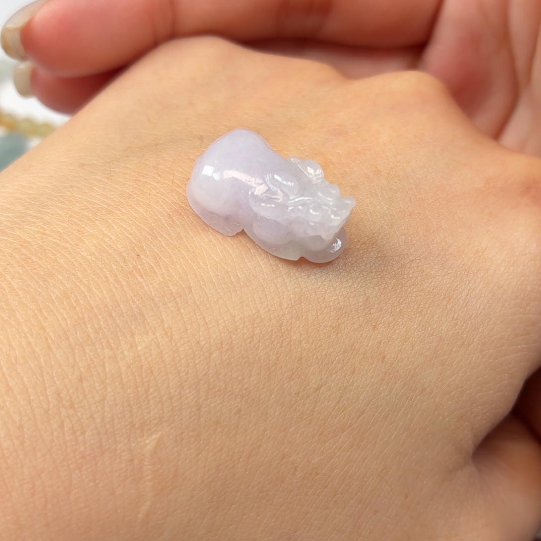 翡翠未镶嵌颈饰貔貅