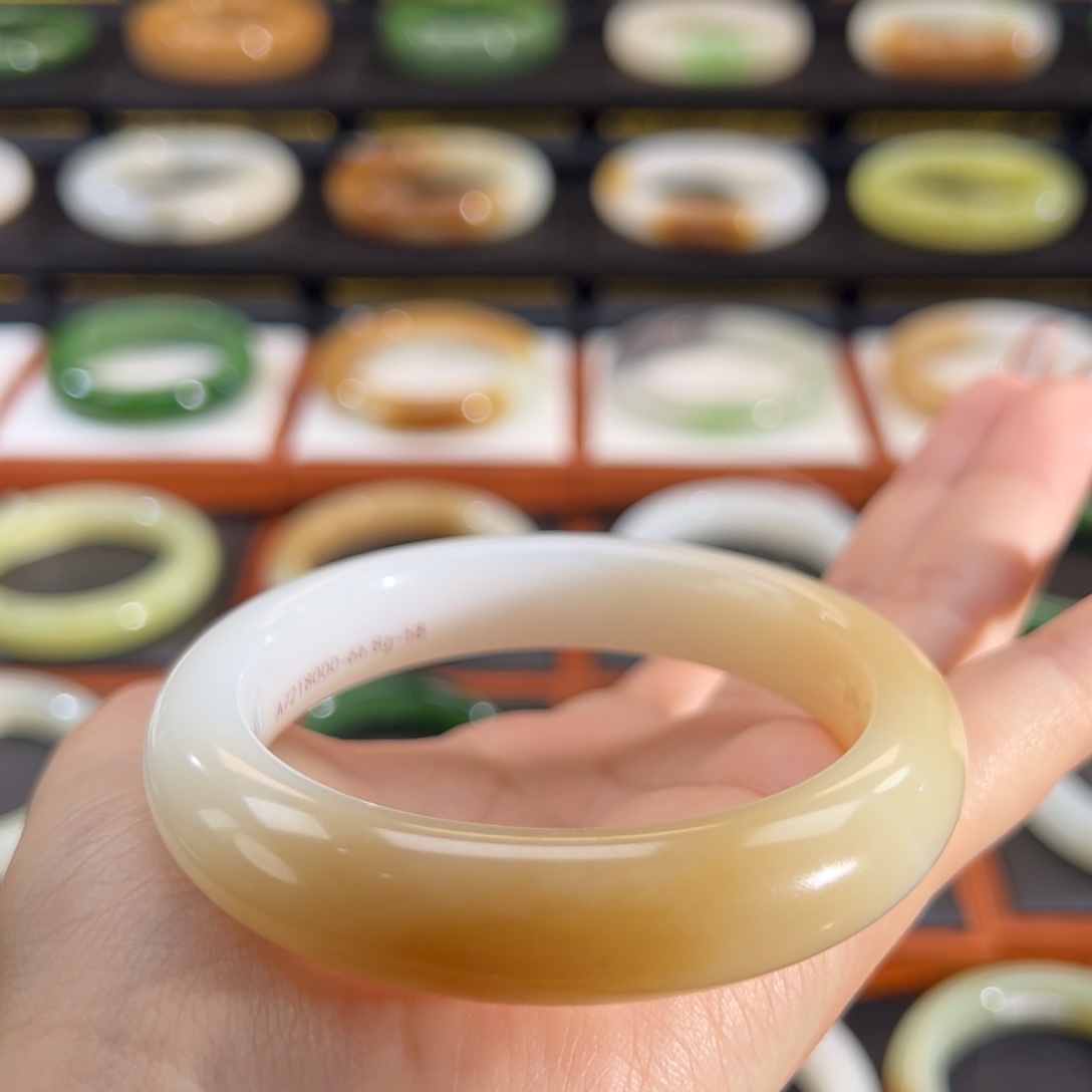 和田玉（糖玉）未镶嵌手镯溏心蛋