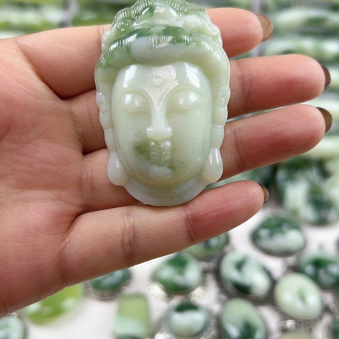 蛇纹石玉未镶嵌颈饰