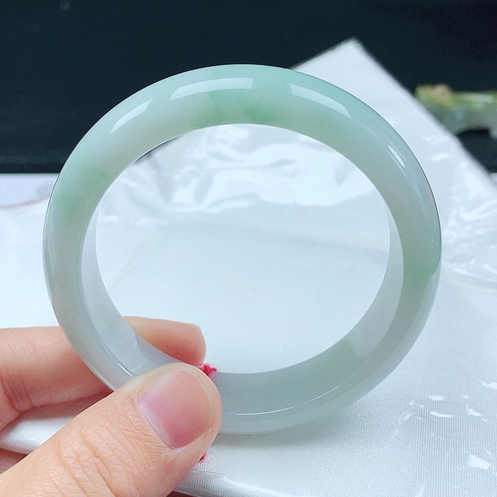 翡翠手镯未镶嵌天然翡翠手镯