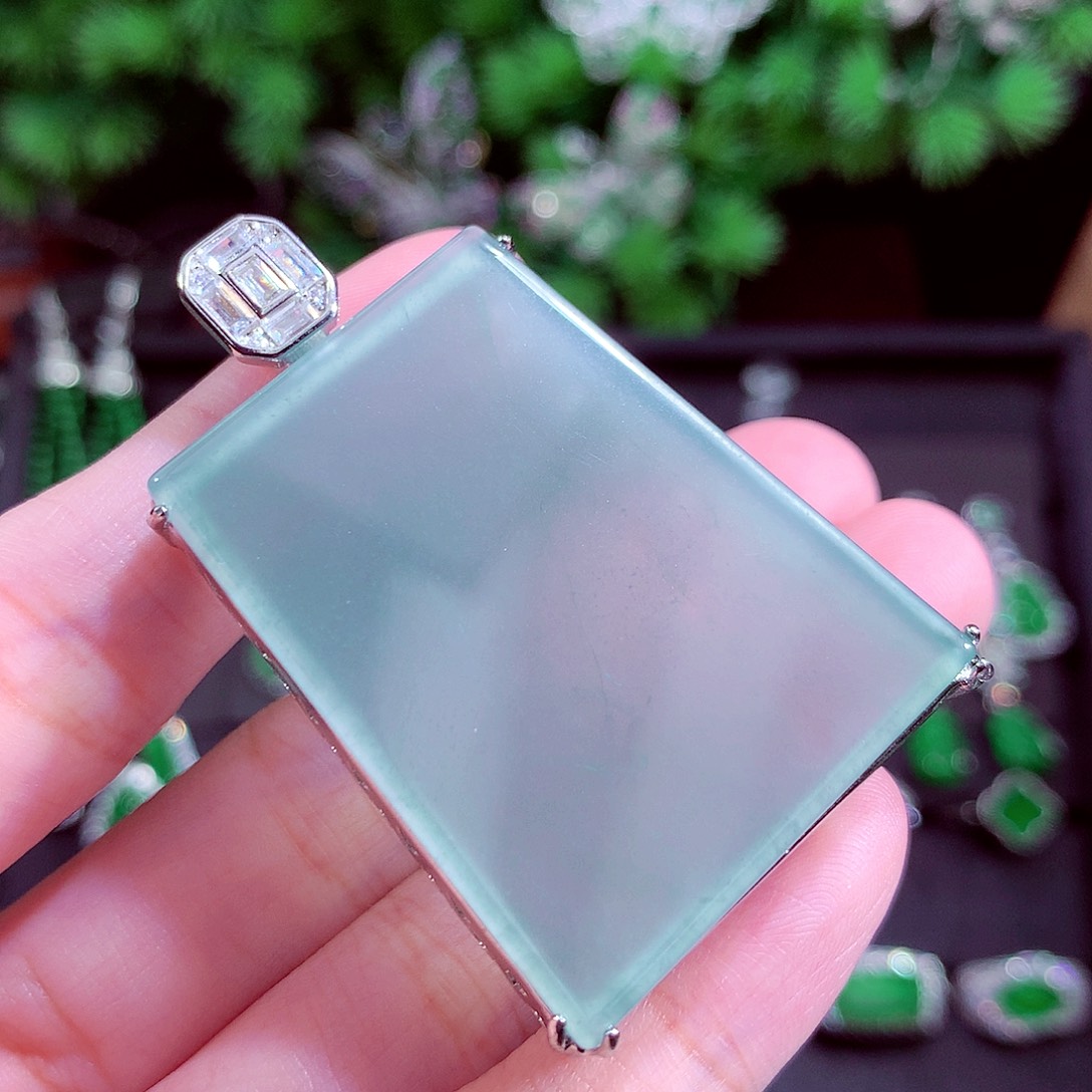 颈饰未镶嵌翡翠天然