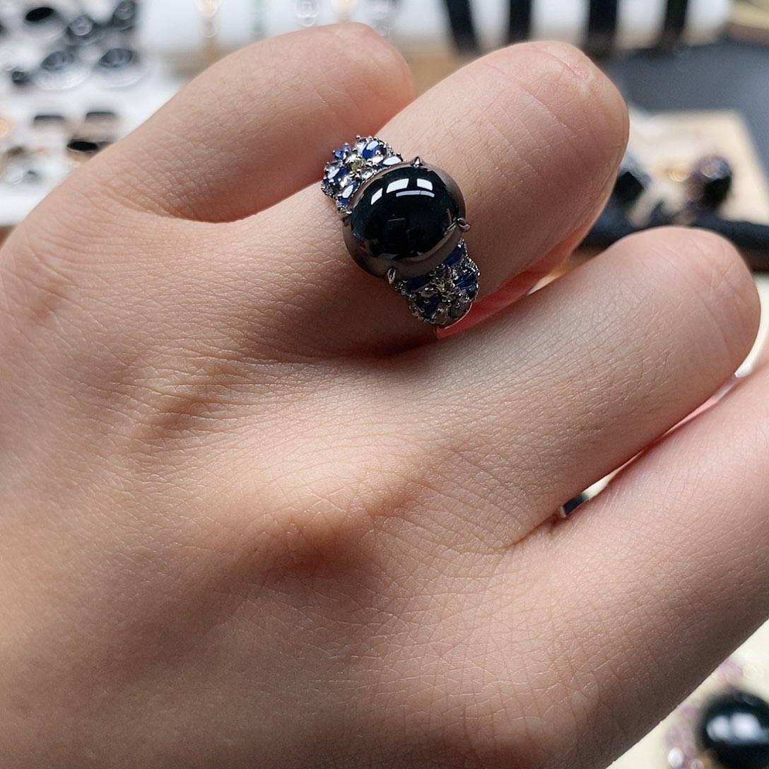 翡翠戒指18K金镶嵌墨翠