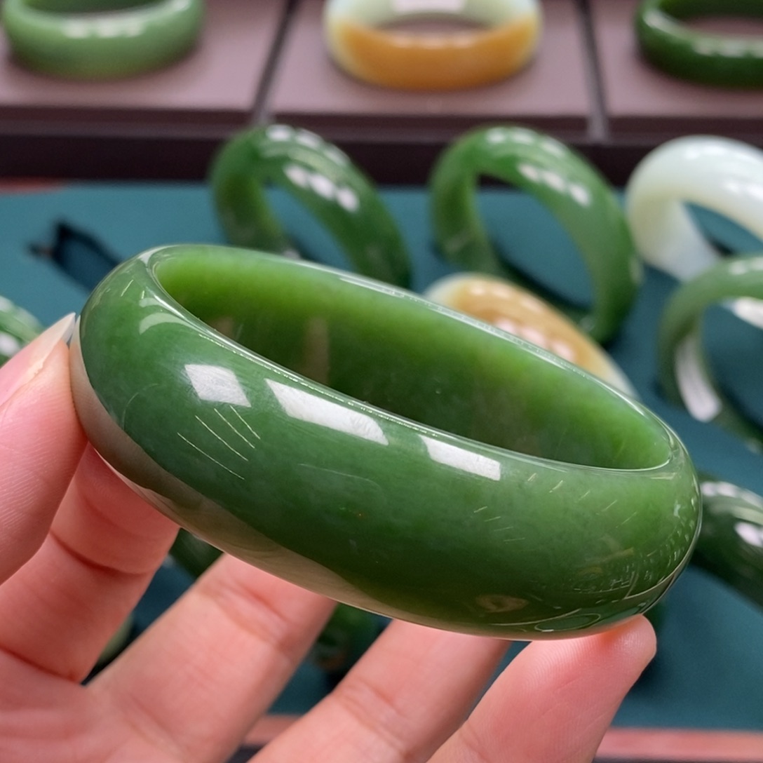 和田玉（碧玉）未镶嵌手镯