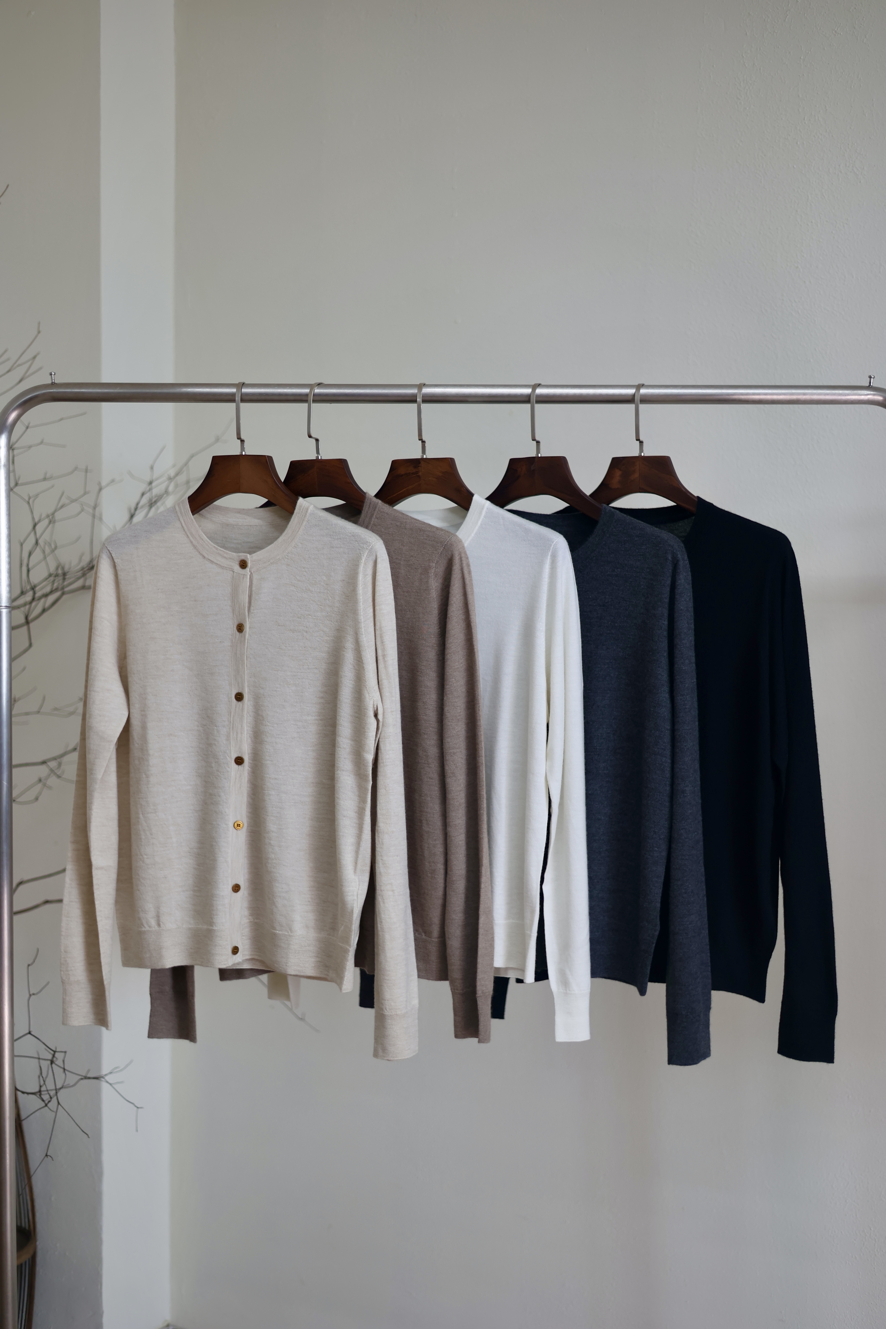 见暖-简约精纺圆领百搭羊绒针织开衫