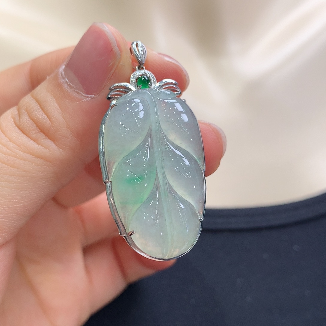 翡翠18K金镶嵌颈饰叶子