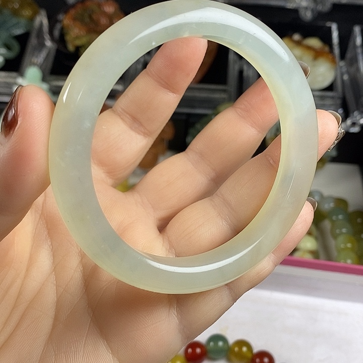 蛇纹石玉未镶嵌手镯
