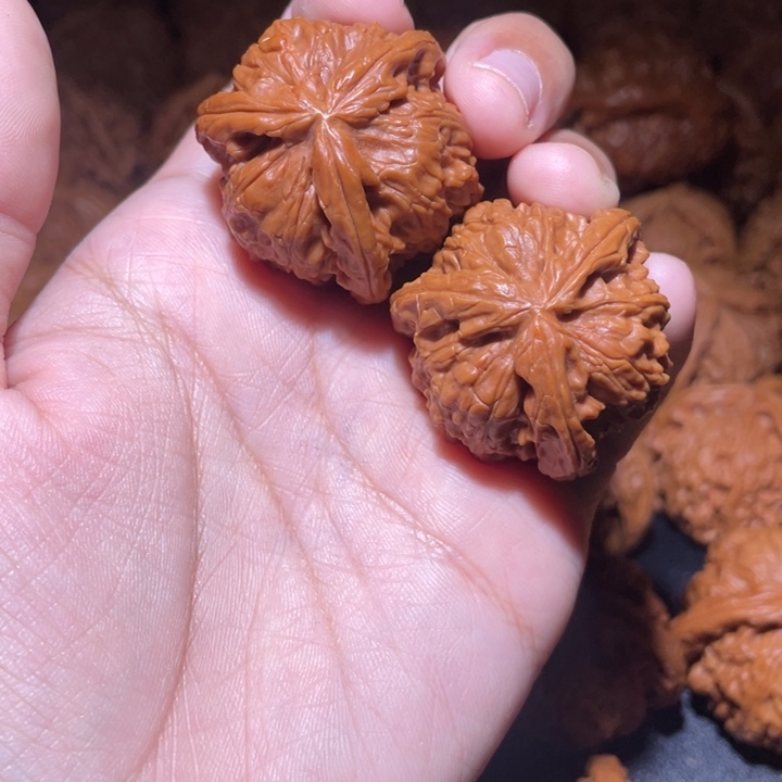 布***凡桃核吊坠小妹三棱