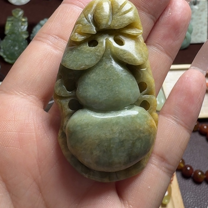 蛇纹石玉未镶嵌吊坠