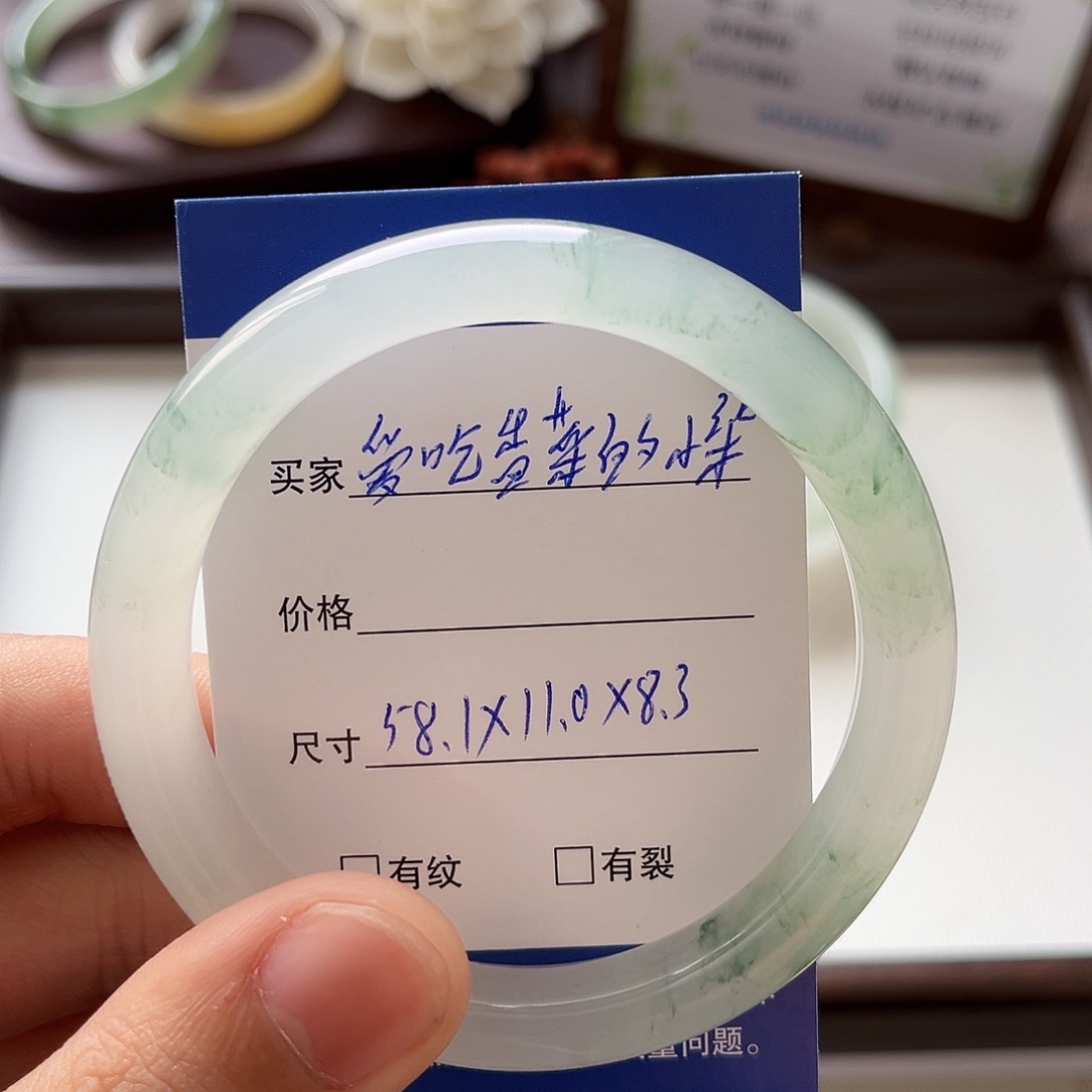 爱****石英岩玉未镶嵌手镯