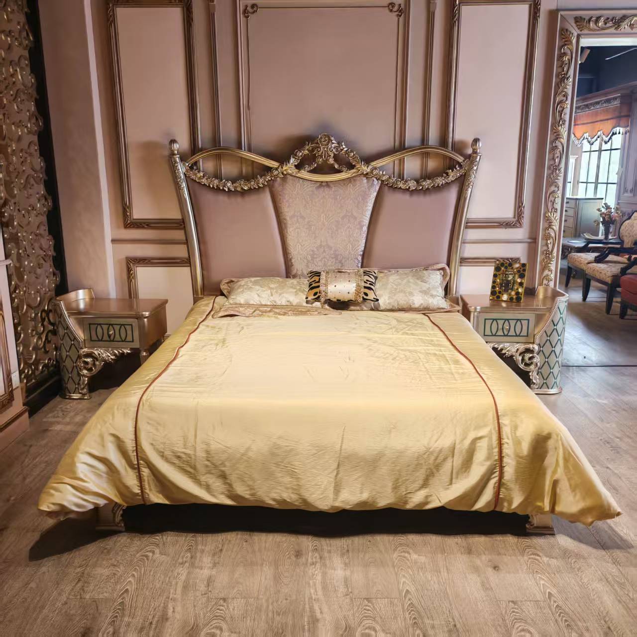 法式轻奢实木雕刻别墅大平层家用大床