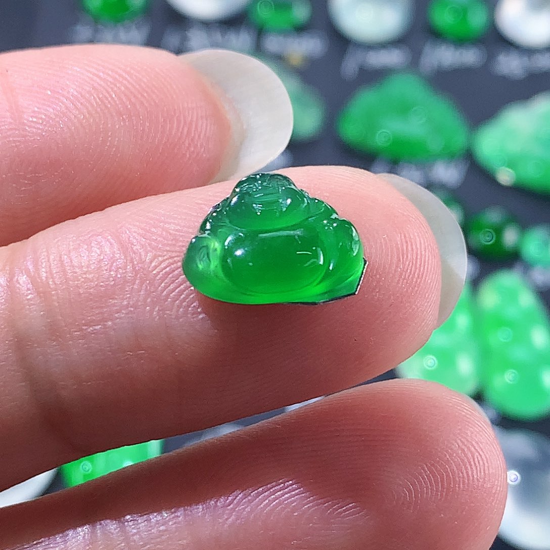 翡翠颈饰未镶嵌天然翡翠高冰满色佛