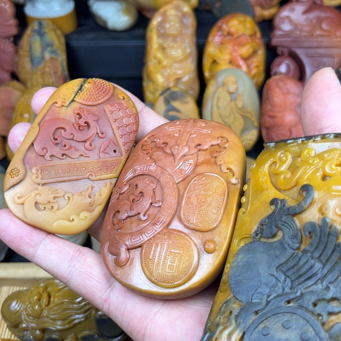 隆***饭石英岩玉未镶嵌颈饰