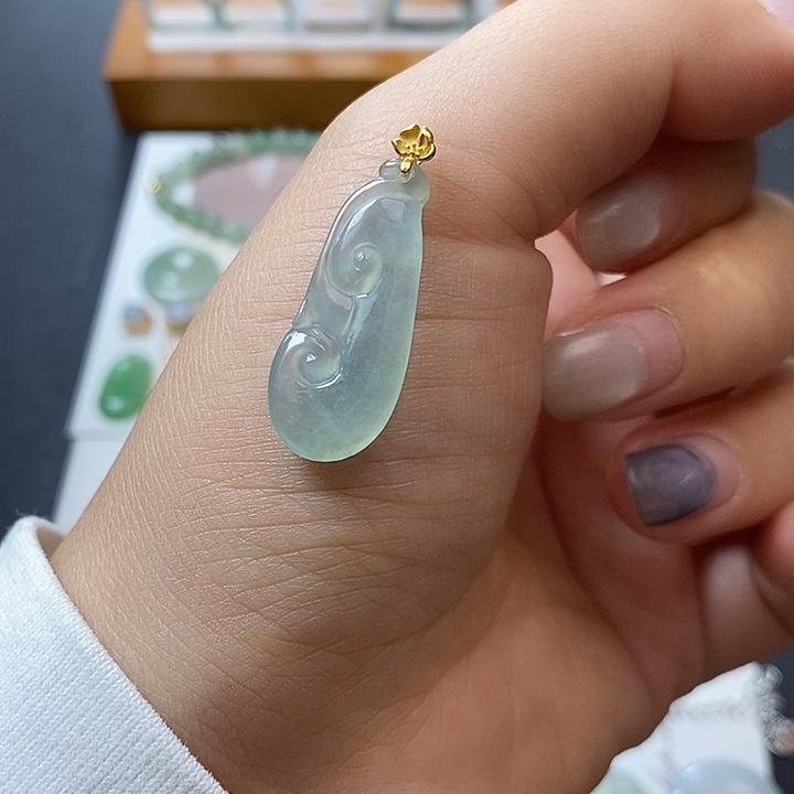 翡翠18K金镶嵌颈饰有种有色