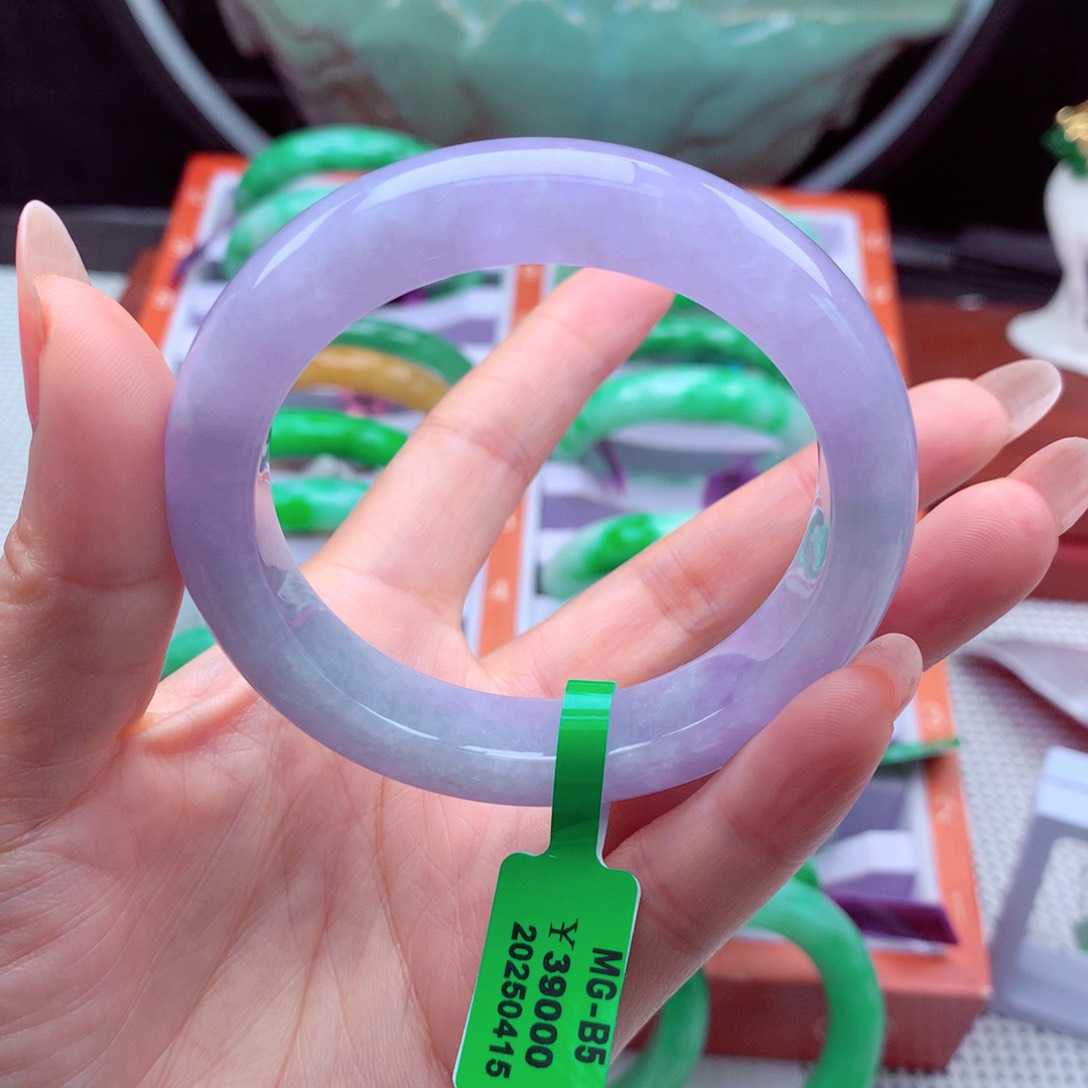 翡翠手镯未镶嵌翡翠