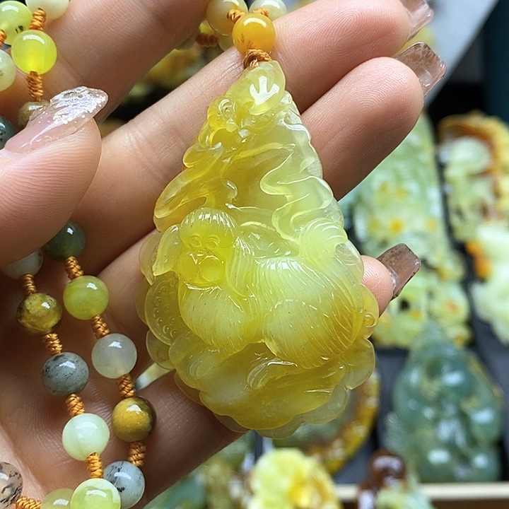 蛇纹石玉挂件未镶嵌