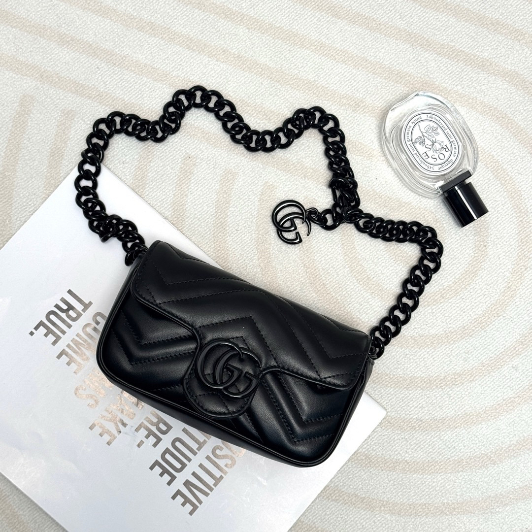 95新 GUCCI/古驰 soblack牛陶瓷链条马蒙mini斜挎包/672743151