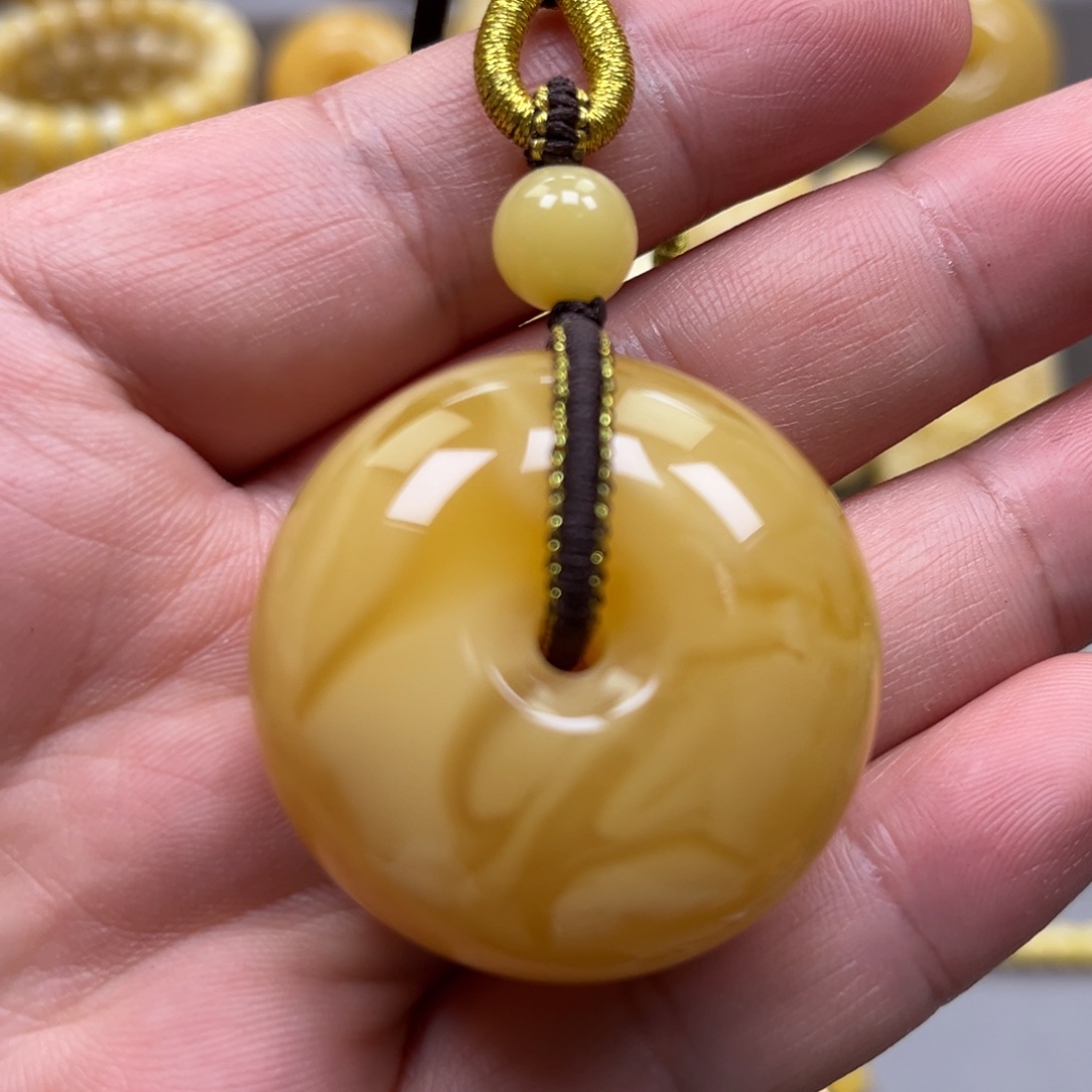 琥珀未镶嵌颈饰吊坠