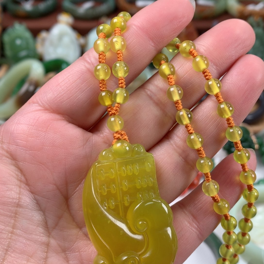 岫玉颈饰未镶嵌吊坠