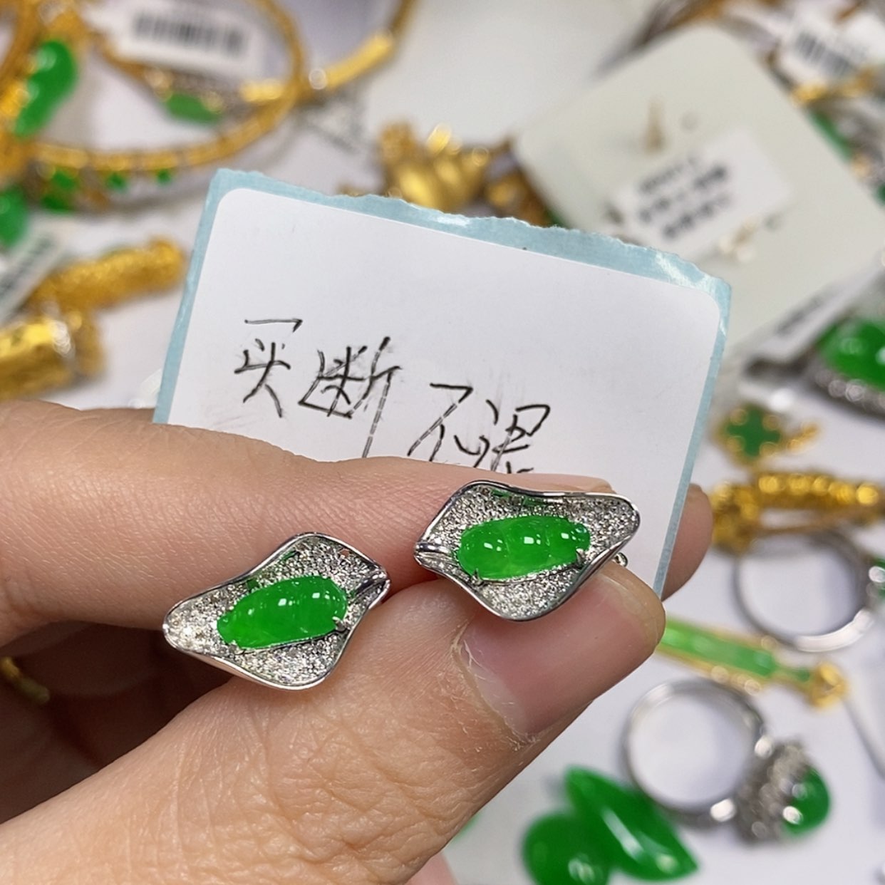【闪购商品】颈饰18K金镶嵌翡翠吹****刀耳环