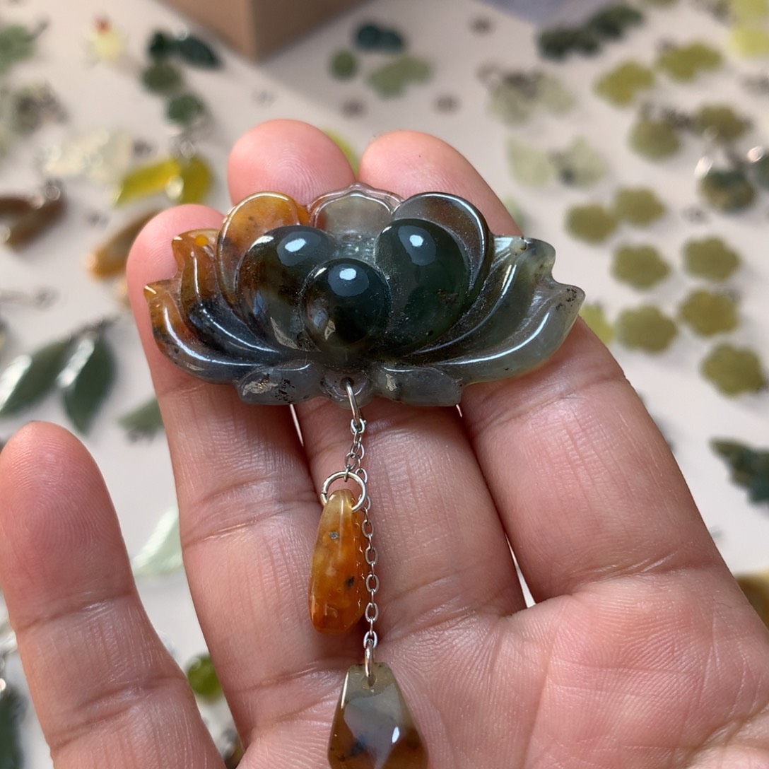 蛇纹石玉耳环未镶嵌