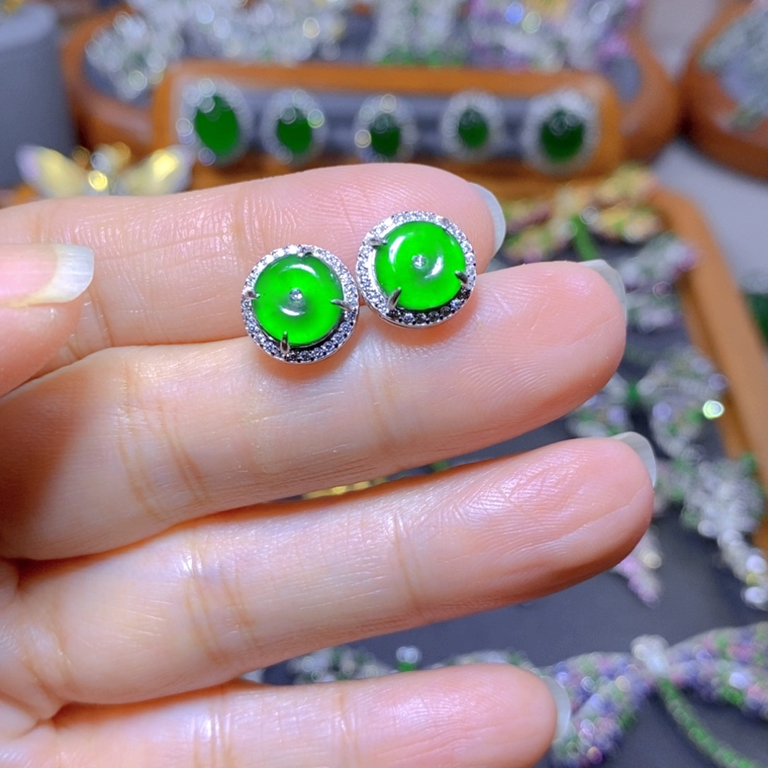 翡翠颈饰银S925镶嵌天然翡翠