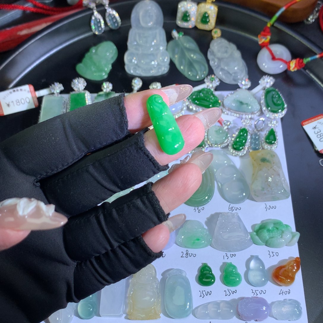 翡翠未镶嵌吊坠(不含链)绿豆