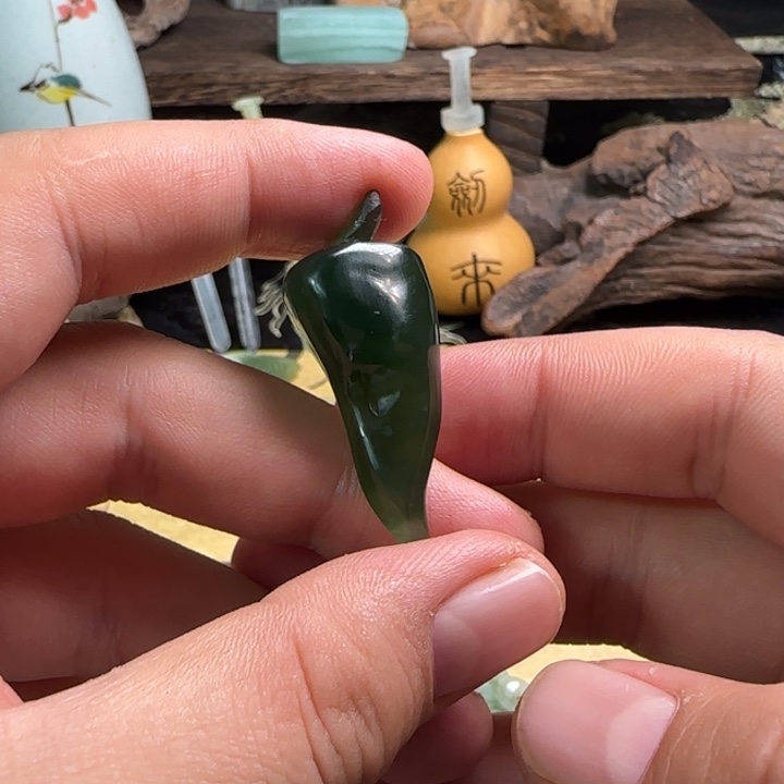 蛇纹石玉颈饰未镶嵌