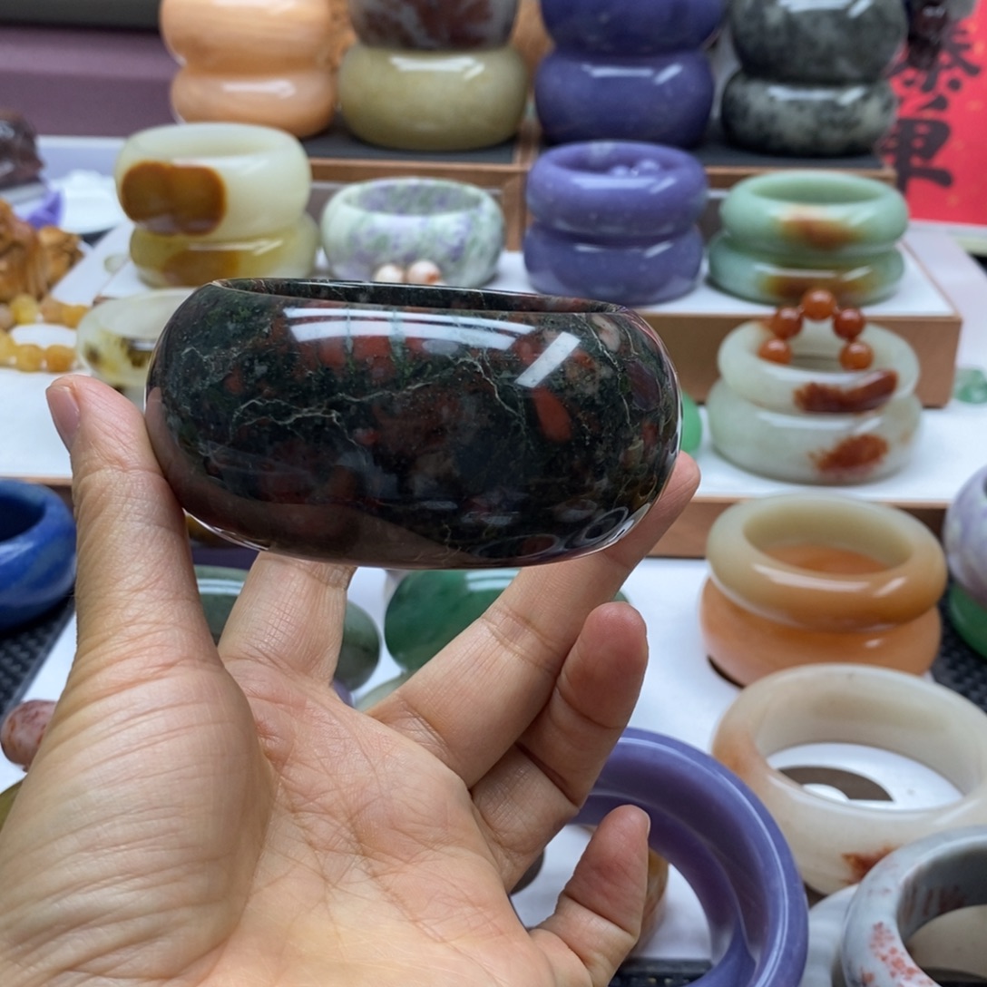 用***3未镶嵌手镯石英岩玉