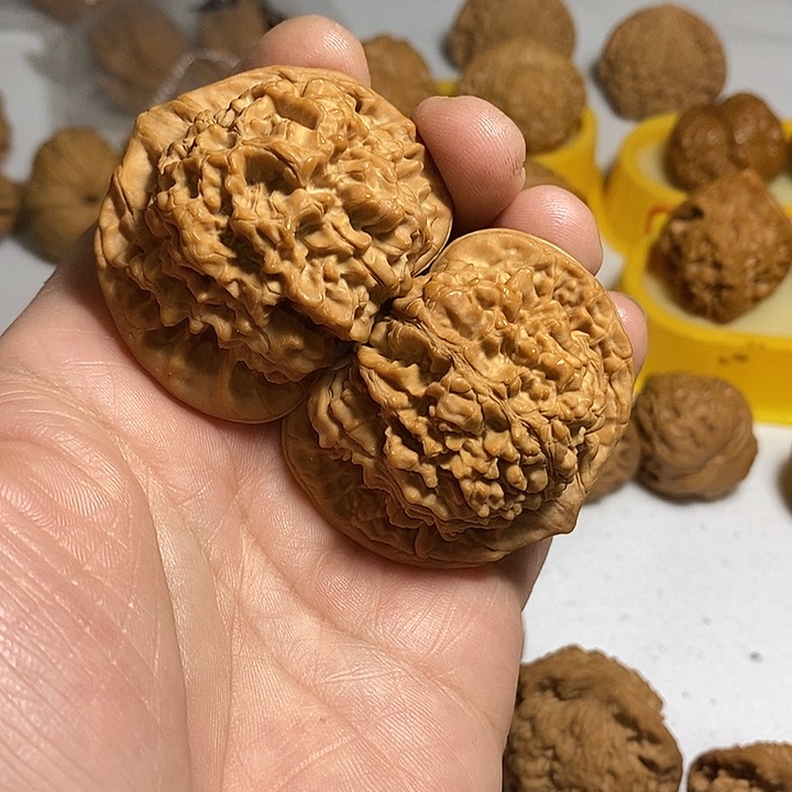 文玩核桃把件52尺，麒麟纹官帽