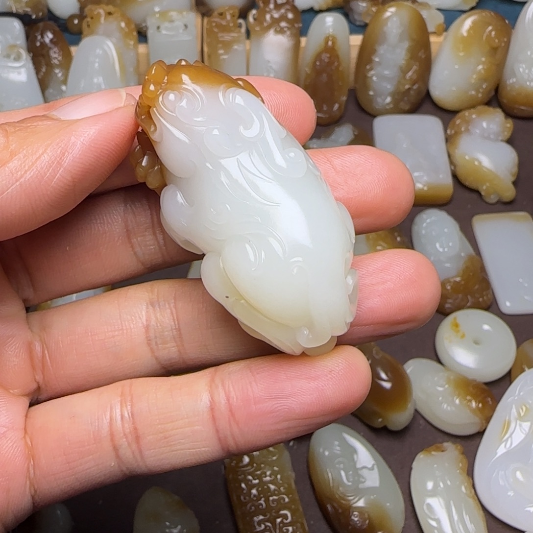 和田玉（糖玉）未镶嵌颈饰