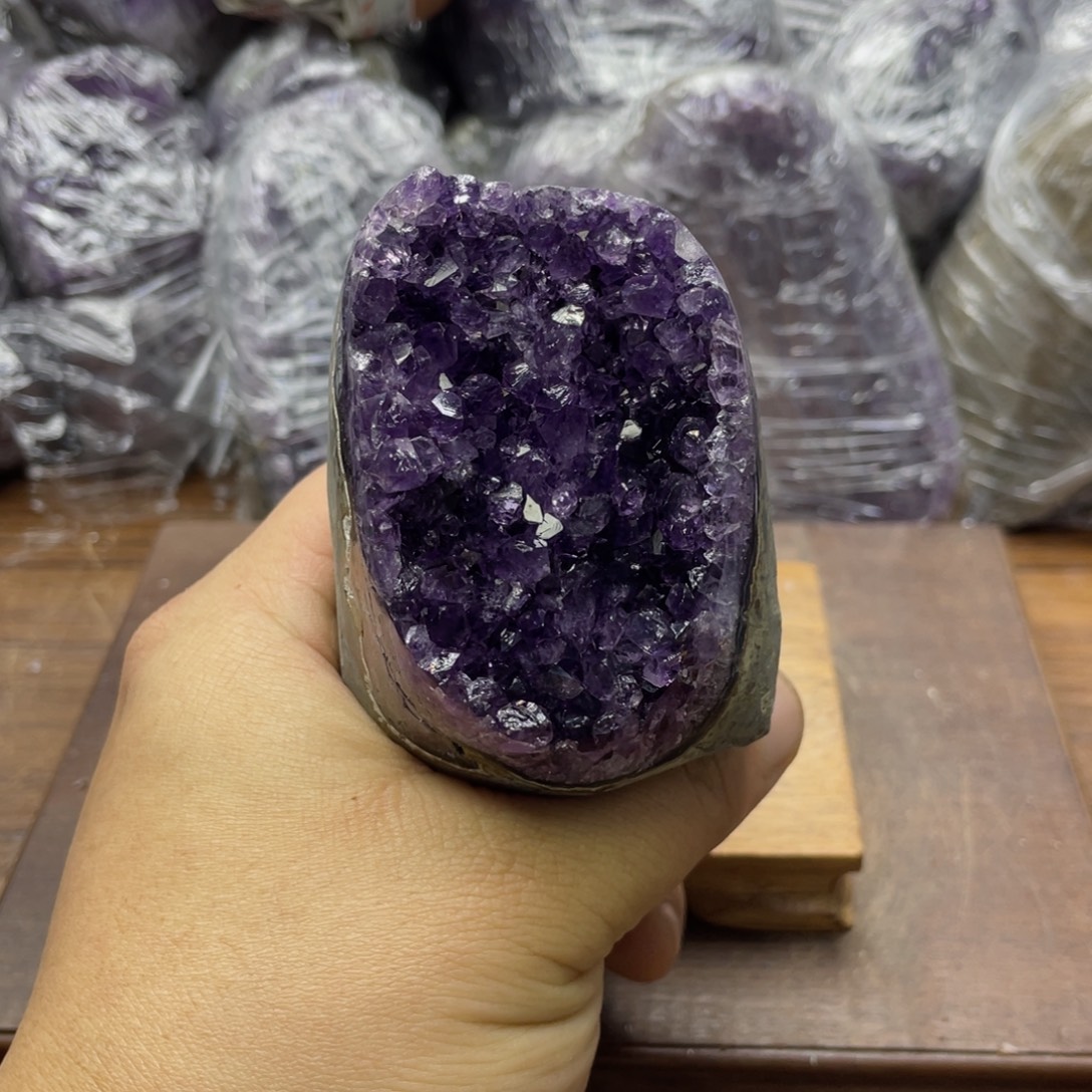 未镶嵌水晶大型摆件（非配饰）