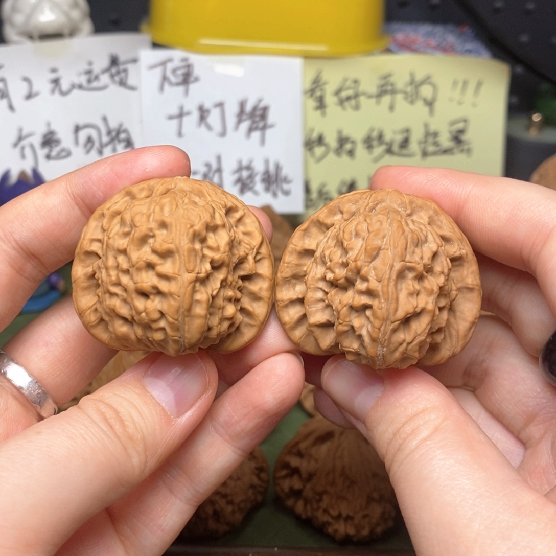 吊坠文玩核桃40三角白白狮子一物一图水尖