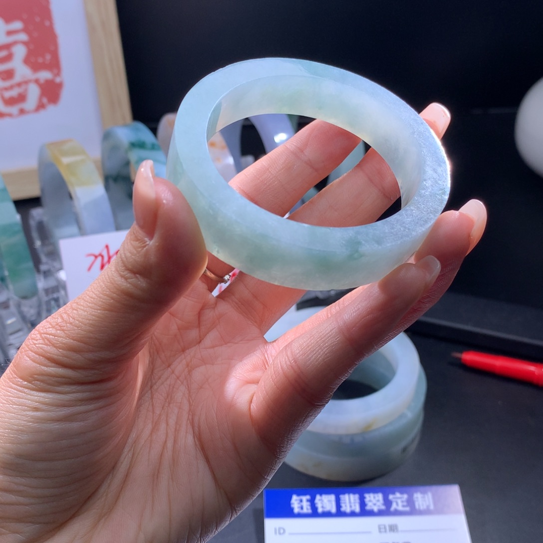 定制翡翠翡翠手镯未镶嵌等****猪