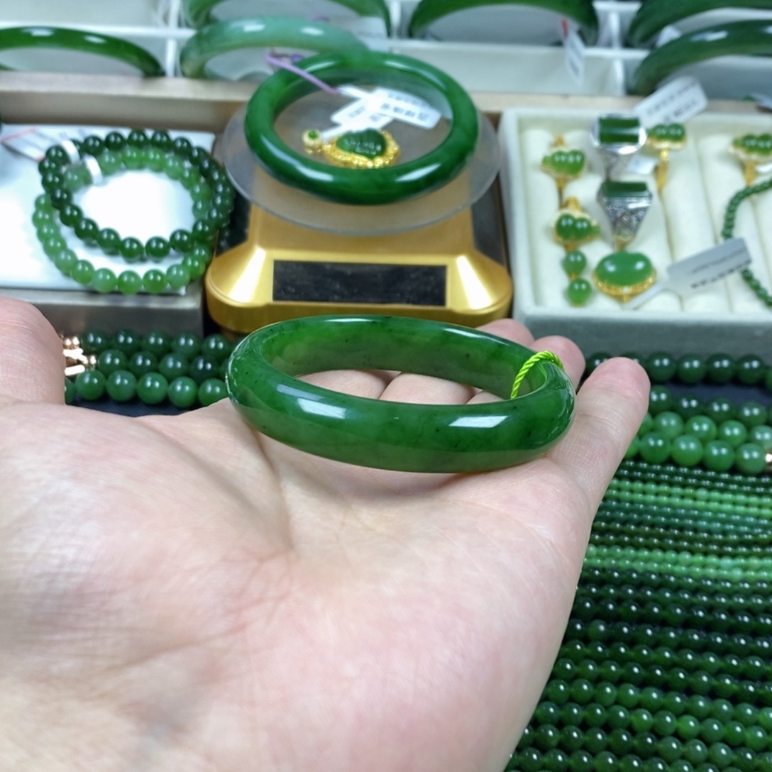 和田玉（碧玉）手镯未镶嵌?*张