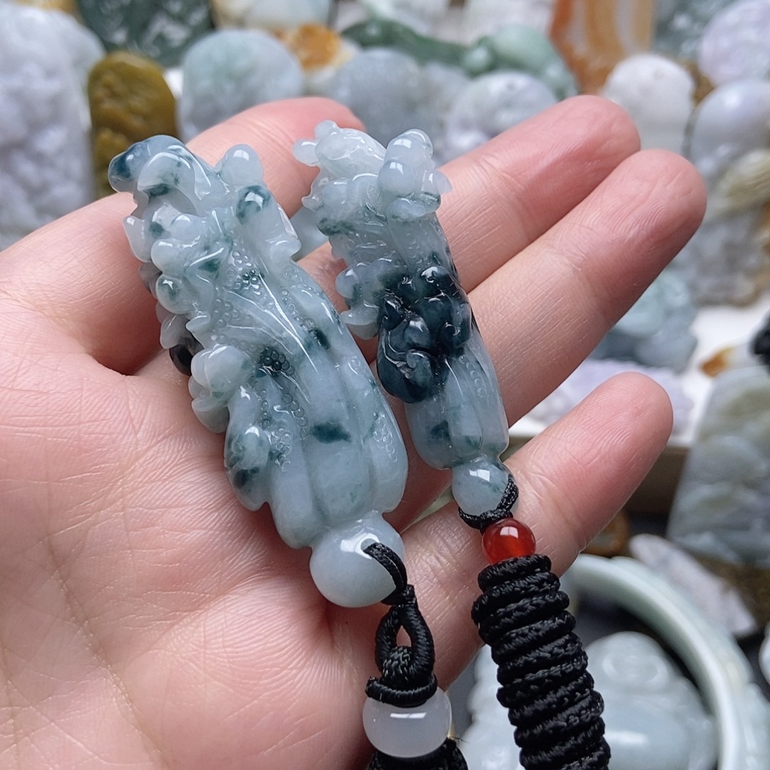 陈***科翡翠未镶嵌颈饰翡翠