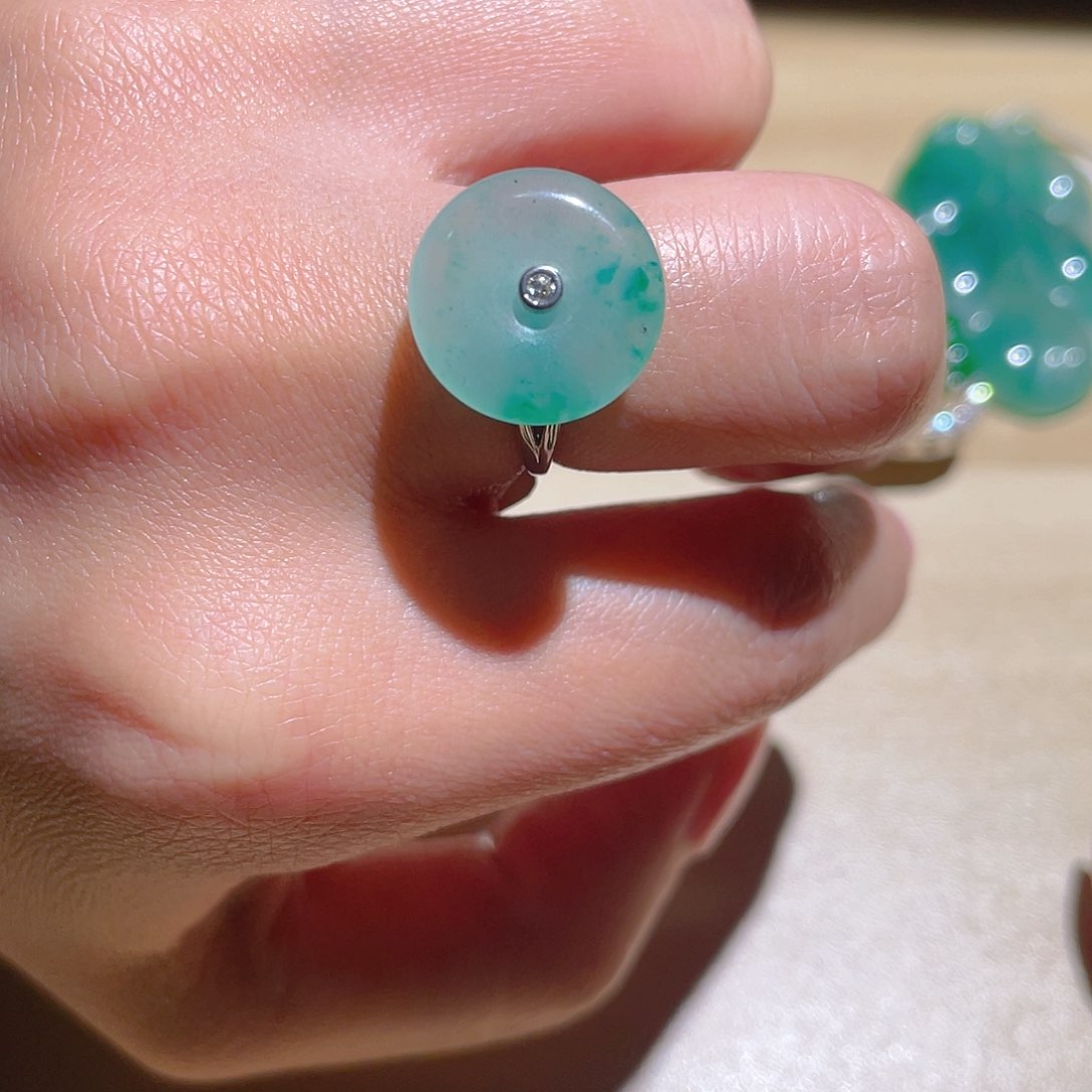 石英质玉颈饰未镶嵌