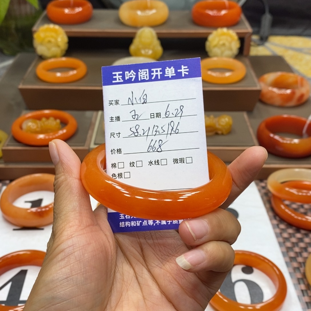 小***白石英质玉（黄龙玉）未镶嵌手镯