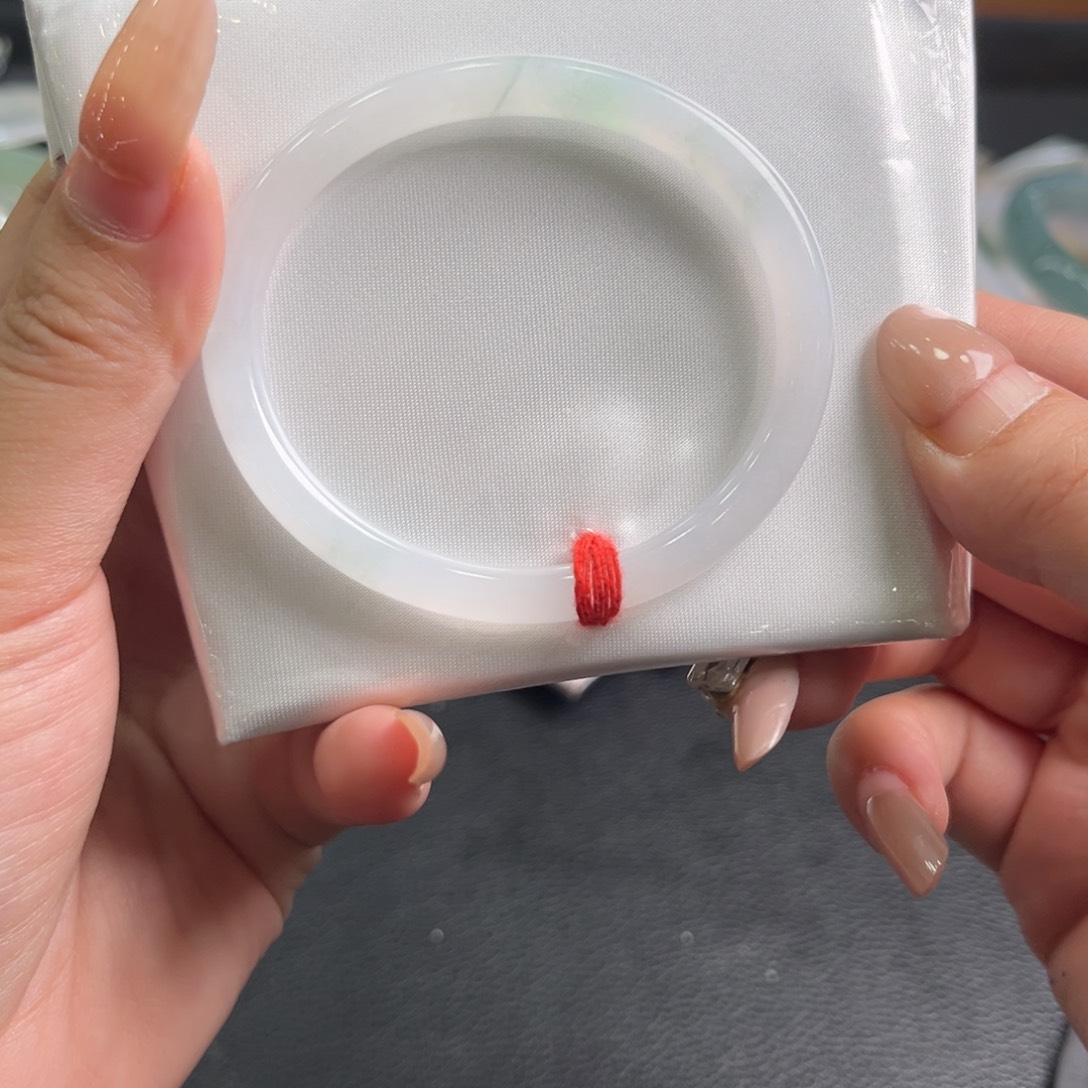 翡翠未镶嵌手镯53贵妃