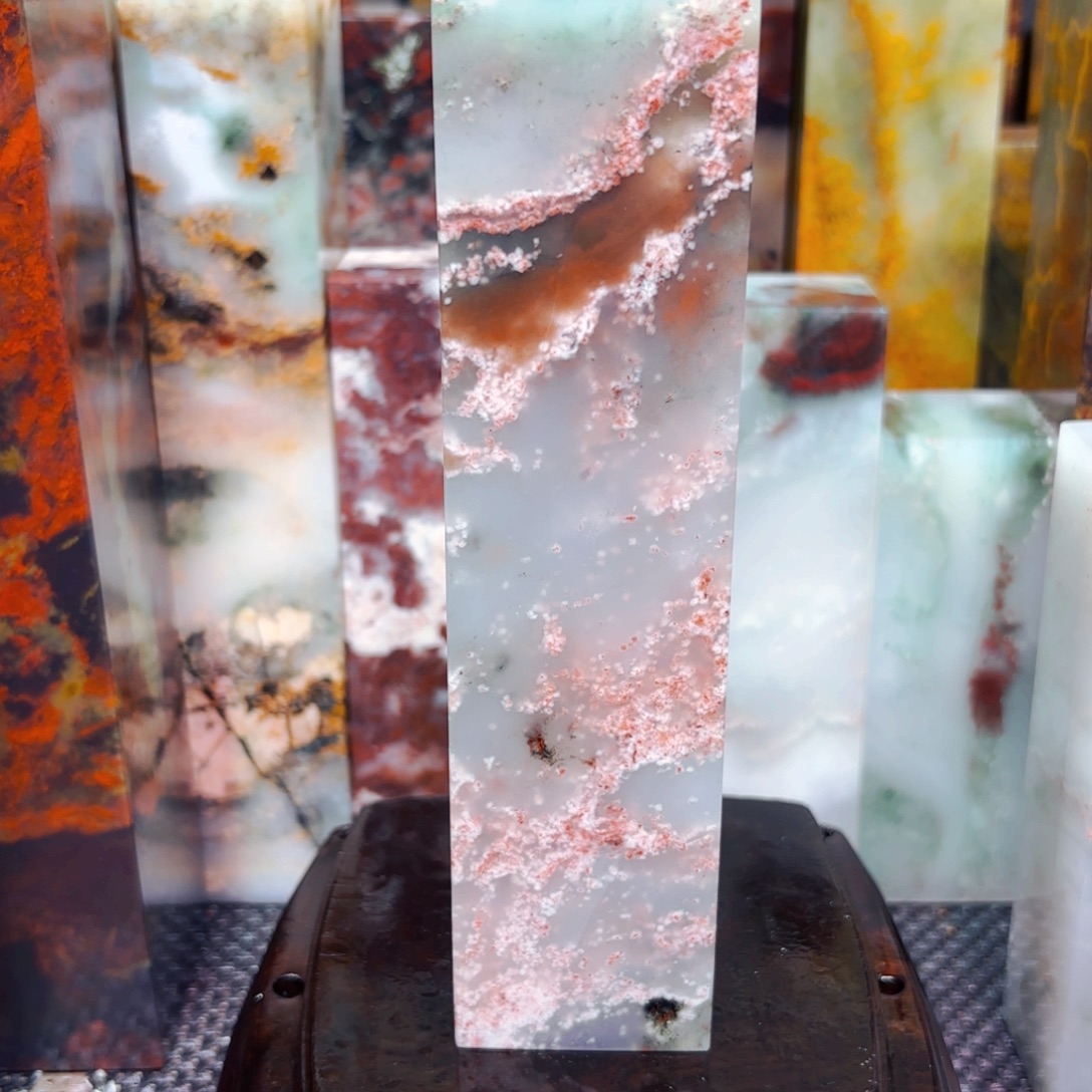 石材桂林鸡血玉贵妃料