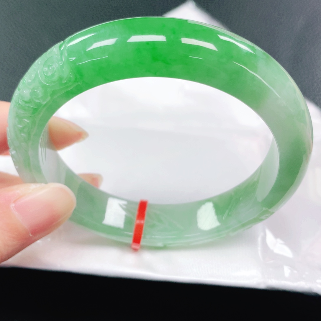 翡翠手镯未镶嵌57圈