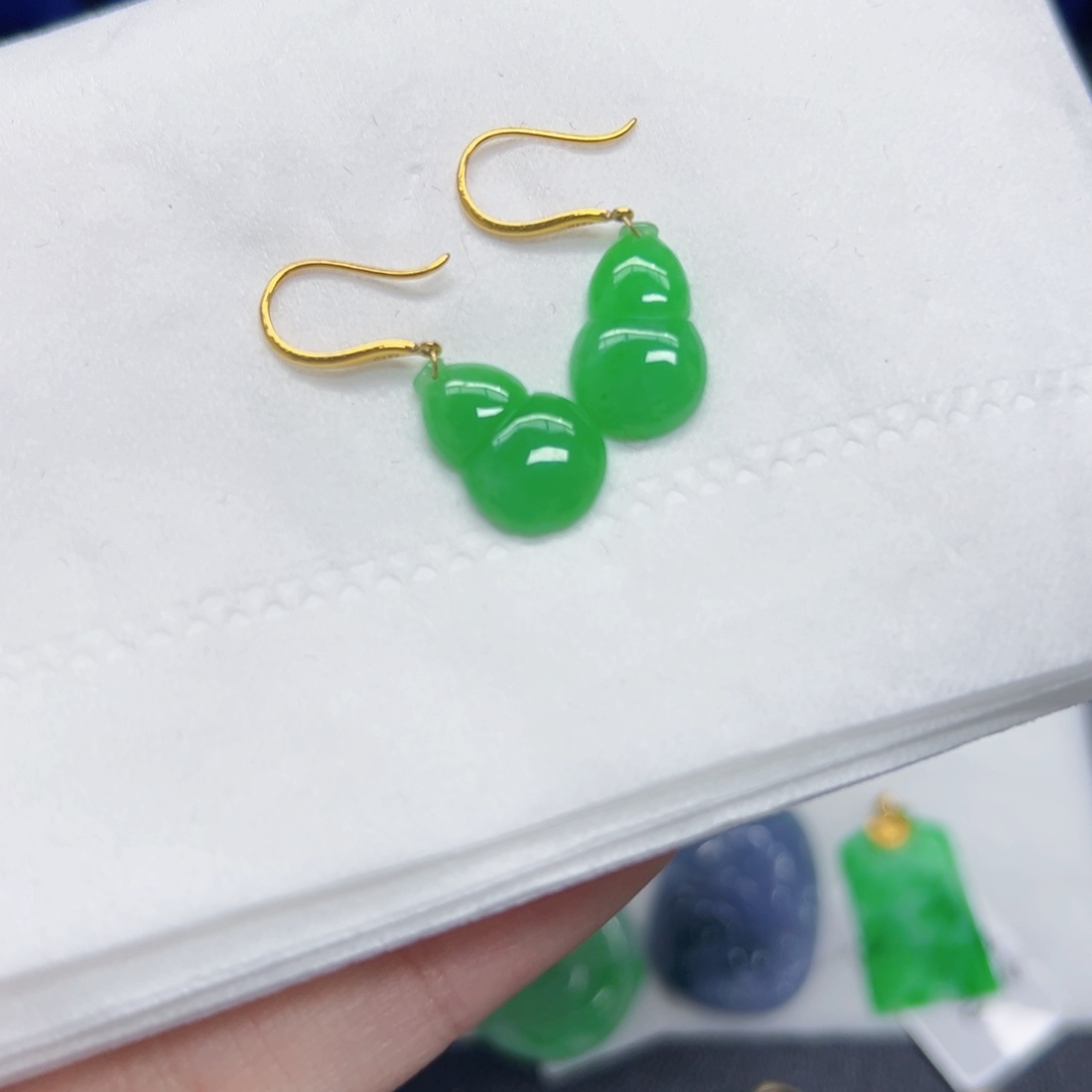 翡翠颈饰18K金镶嵌y葫芦