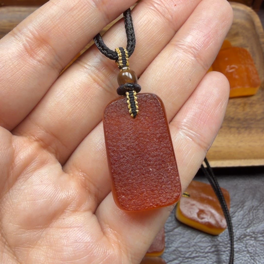 琥珀未镶嵌吊坠(赠链)