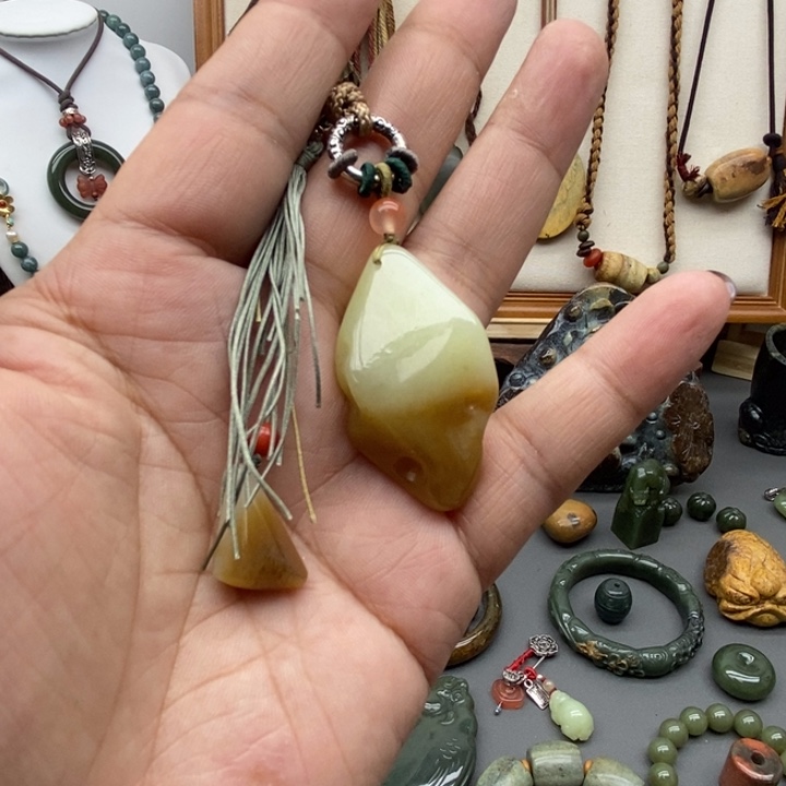 岫岩老玉（透闪石质玉）挂件未镶嵌