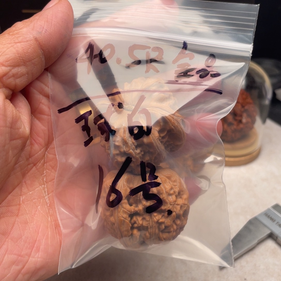 文玩核桃把件40.5尺全品球白