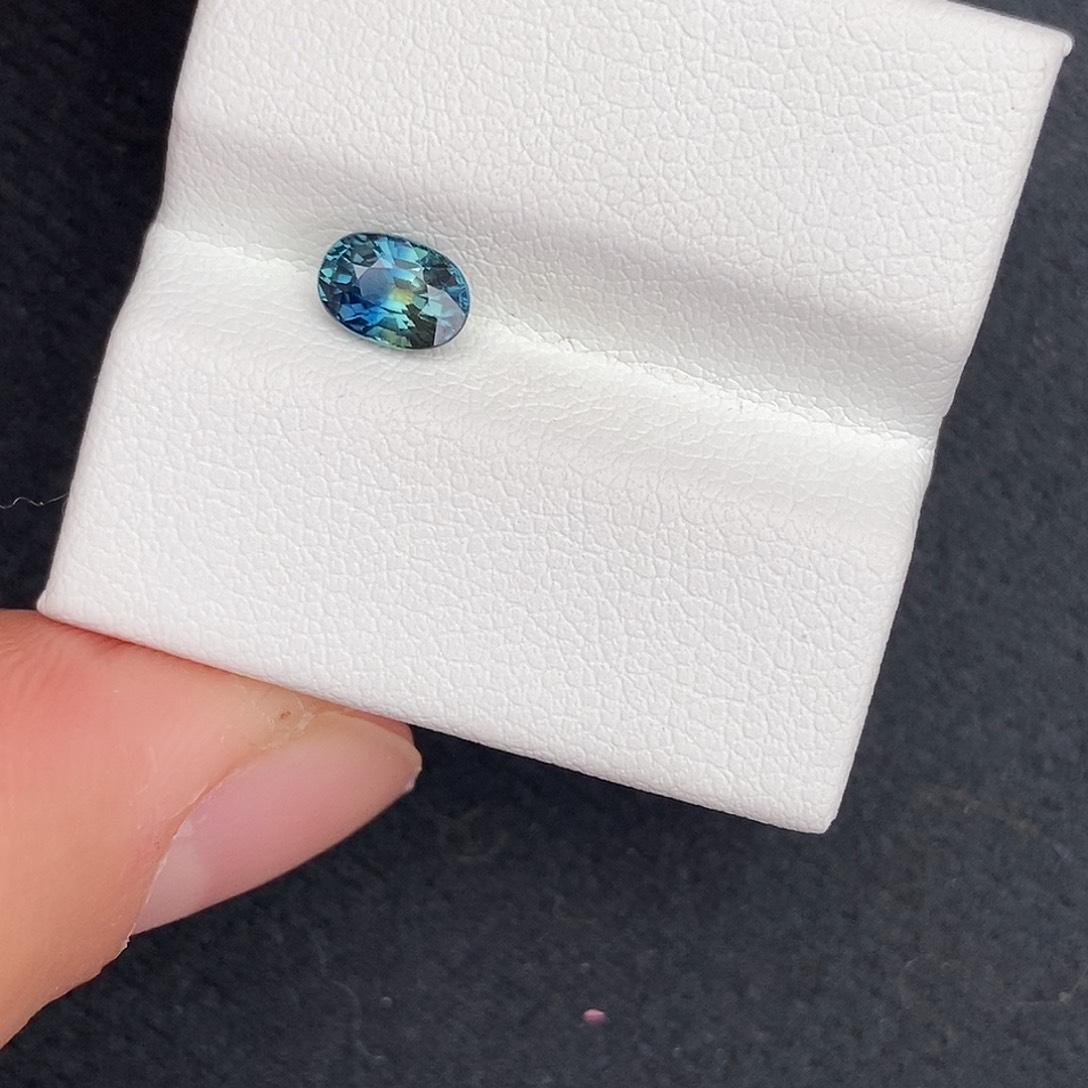 蓝宝石裸石0.76 ct