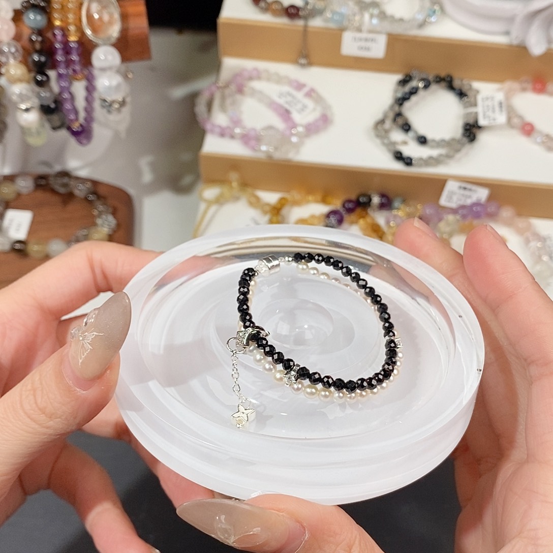 水晶手链未镶嵌一****?