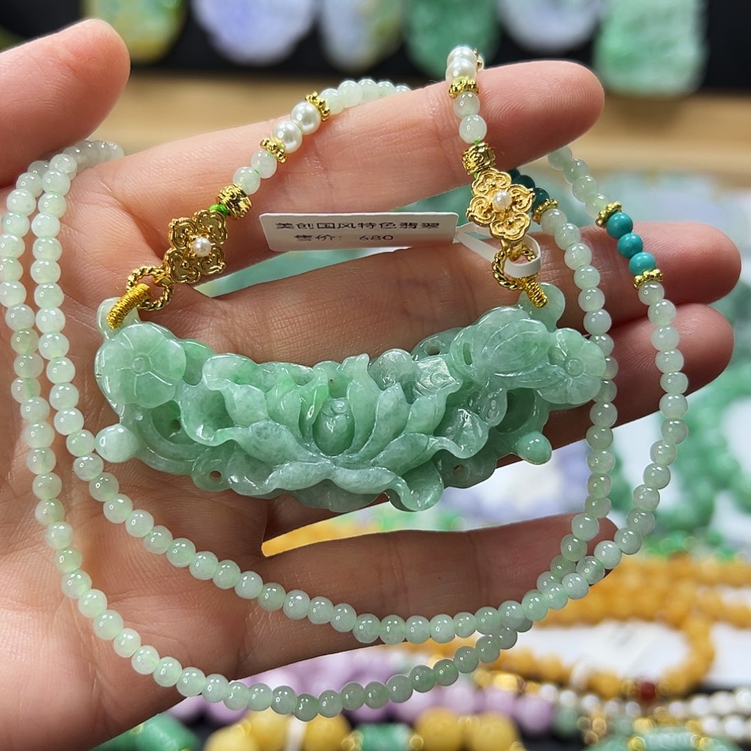 翡翠未镶嵌颈饰吊坠