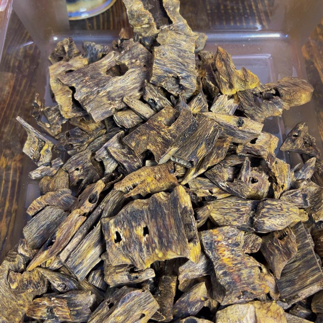 沉香沉香碎屑红旗块料100克