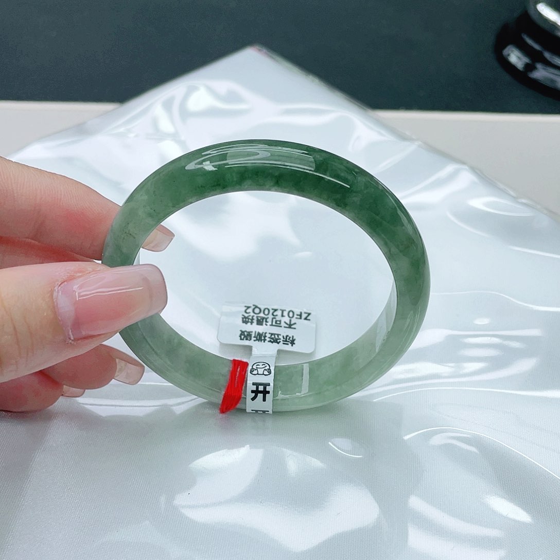 翡翠手镯未镶嵌正56